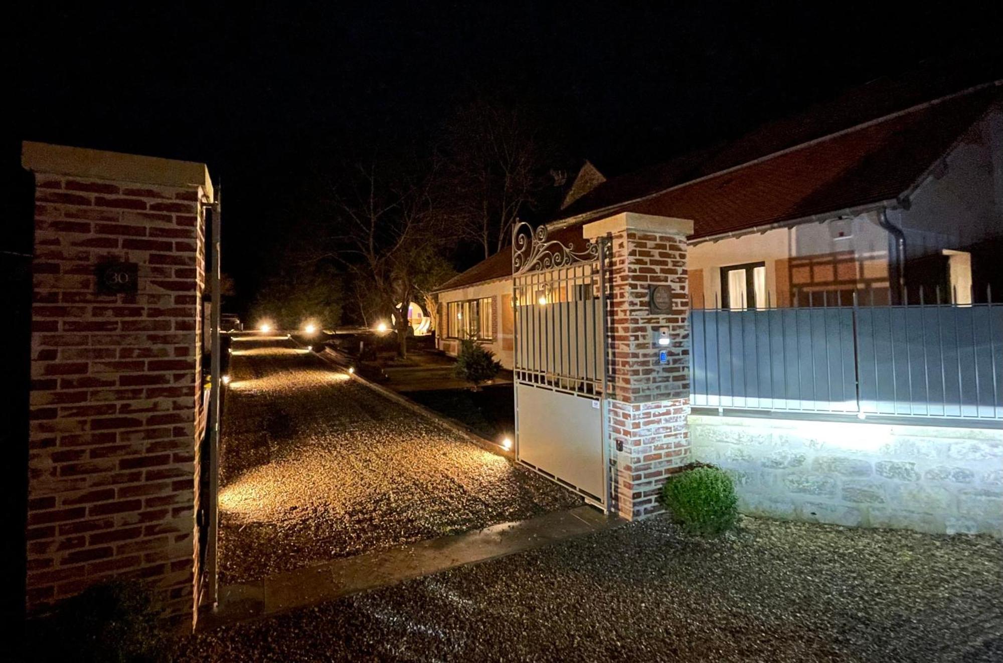 La Petite Maison De Giverny - Gite De Charme 5 Etoiles Au Coeur Du Village - 3 Chambres Extérieur photo